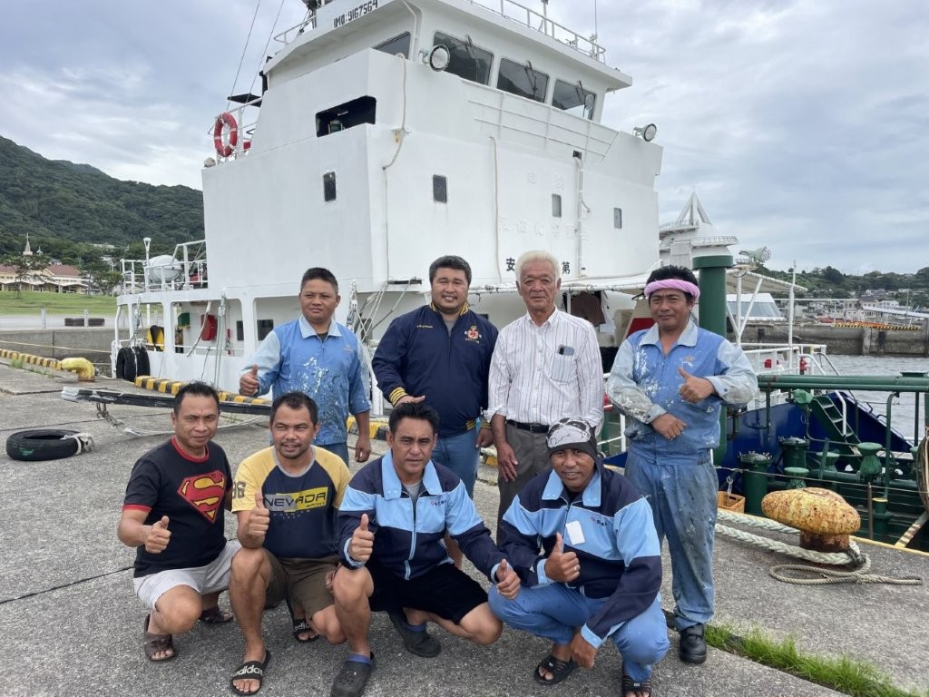 GLOBAL 369 Crew