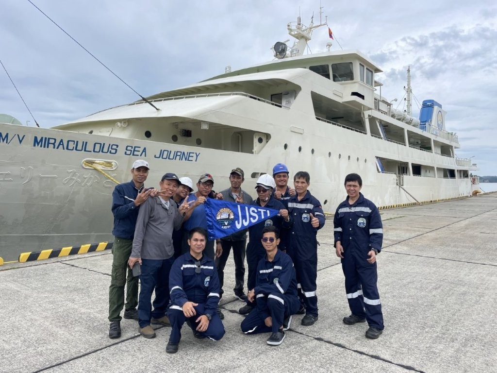 MIRACULOUS SEA JOURNEY Crew